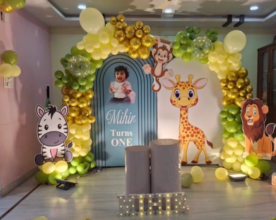 Jungle safari theme first birthday balloon arch decoration